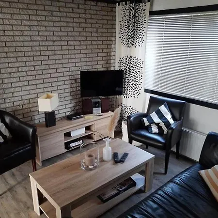 With Large Terrace בית נופש *