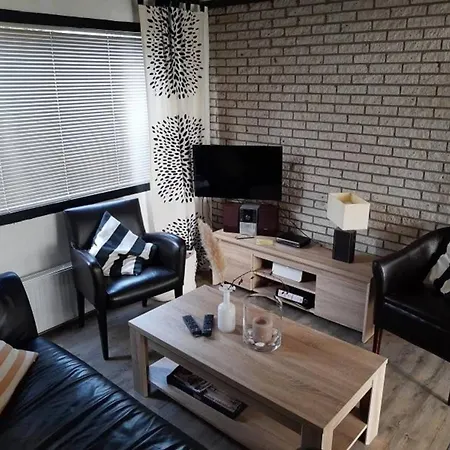 With Large Terrace בית נופש