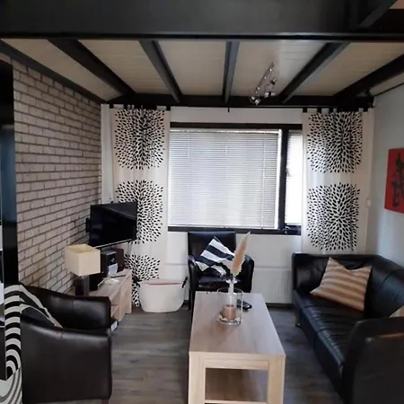 Σπίτι διακοπών With Large Terrace Sint Maartensvlotbrug