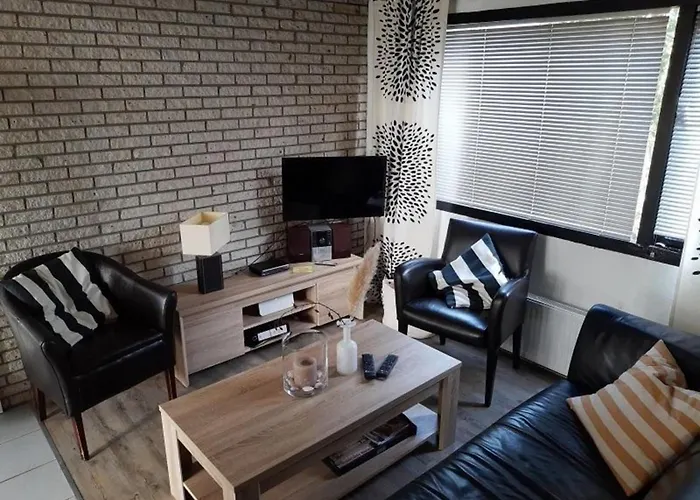 With Large Terrace Feriehus *